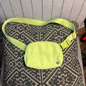 Lululemon everywhere belt bag